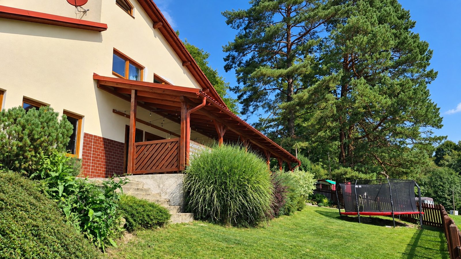 Hacienda Bellavista — pohled na dům od zahrady